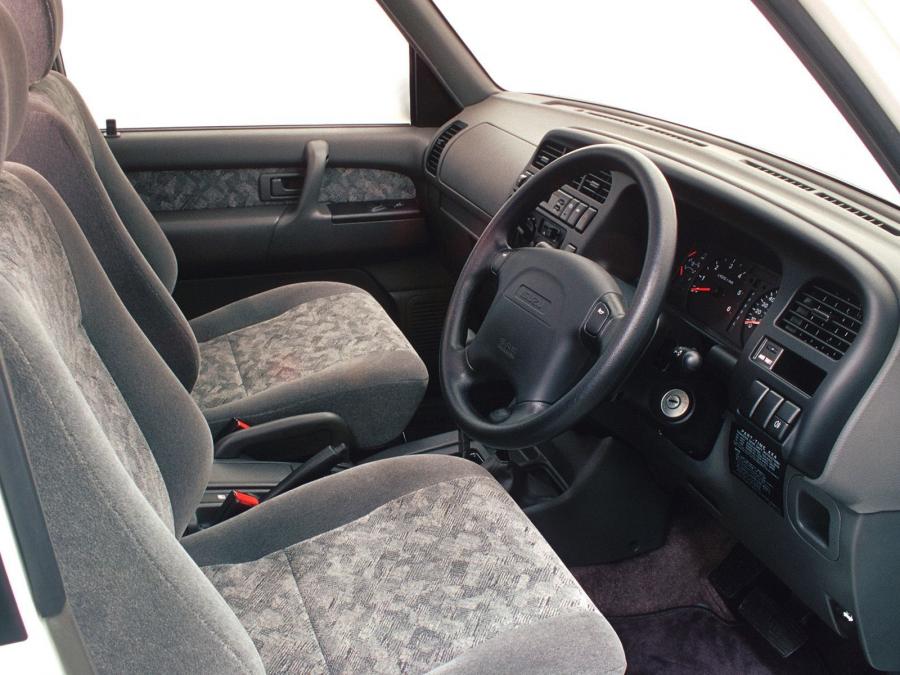  Isuzu Trooper 1998 года  (UK) (фото 2 из 7)